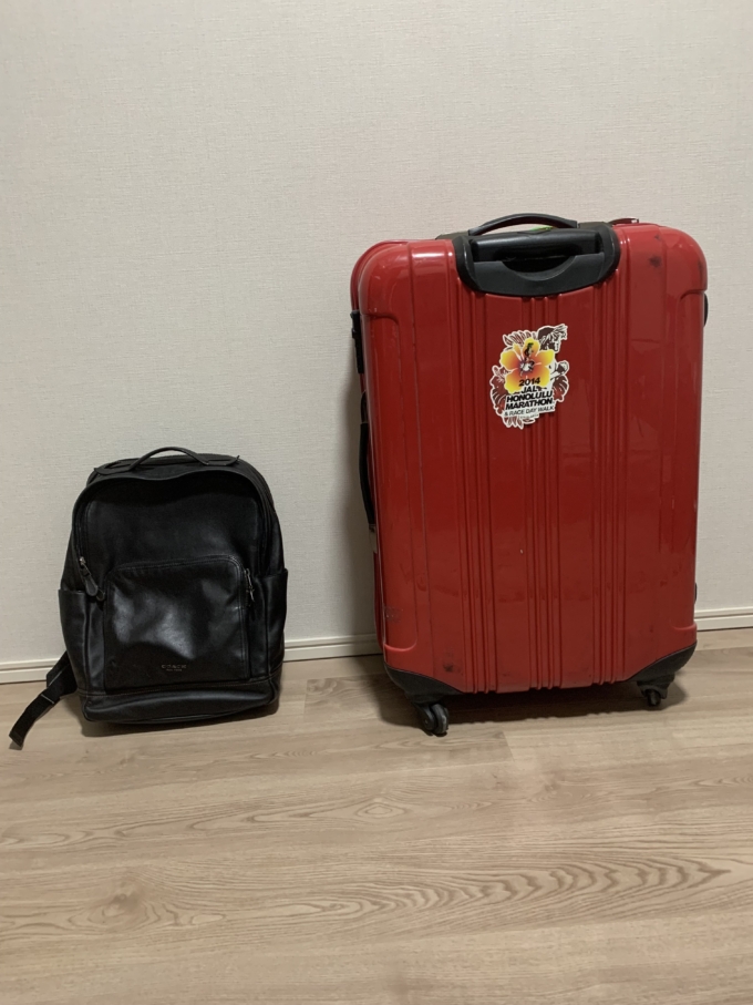 リゾートバイト　持ち物　スーツケース